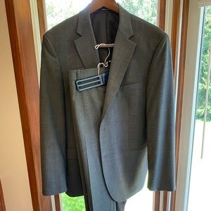 Kenneth Cole awearness suit